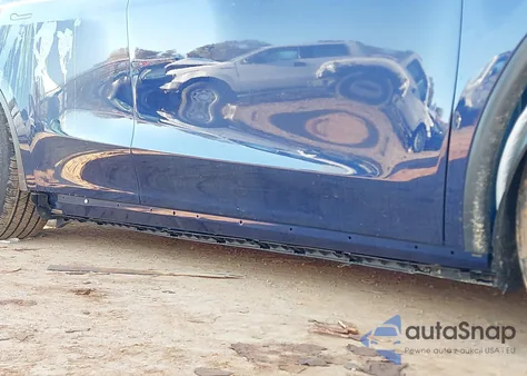 2026 Tesla Model Y Long Range Dual Motor All-Wheel Drive z USA, uszkodzony, nr VIN 7SAYGDED1TF425642